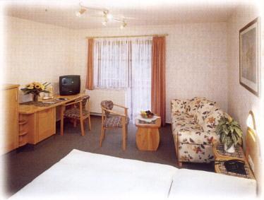 Hotel Gasthof Hirsch Alfdorf Δωμάτιο φωτογραφία
